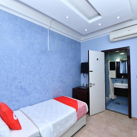 Oyo 137 Marina Hotel Маскат Экстерьер фото