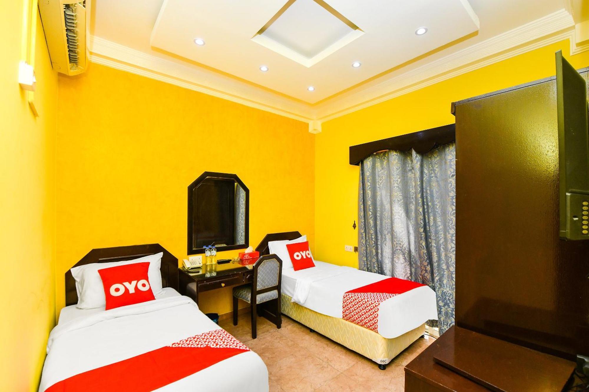 Oyo 137 Marina Hotel Маскат Экстерьер фото