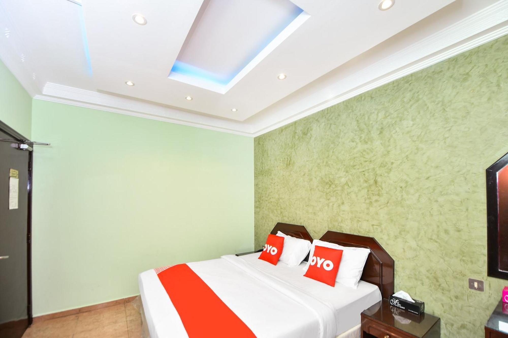 Oyo 137 Marina Hotel Маскат Экстерьер фото