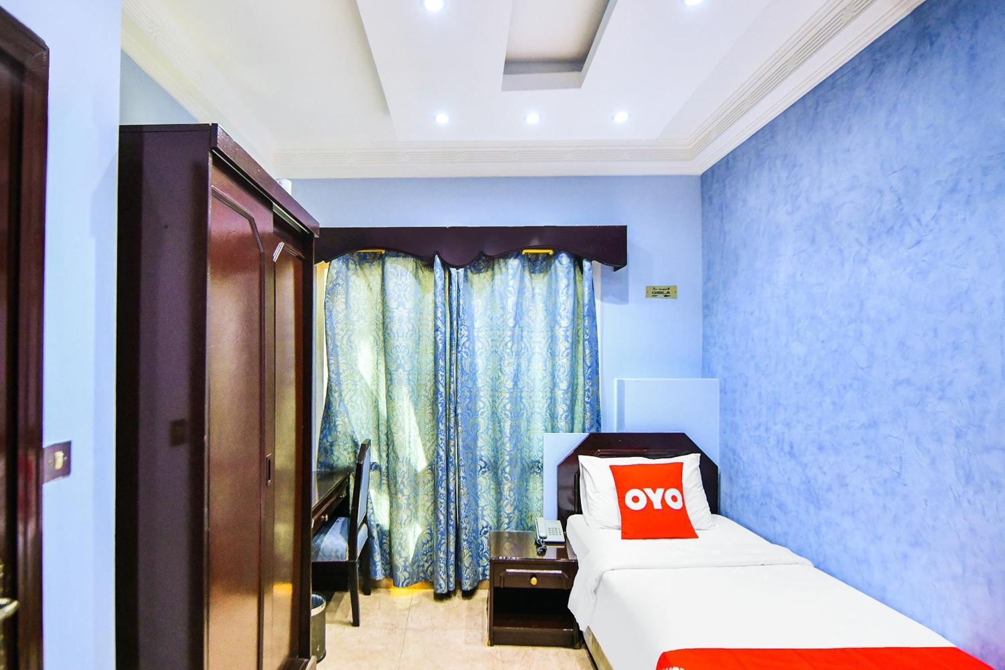 Oyo 137 Marina Hotel Маскат Экстерьер фото