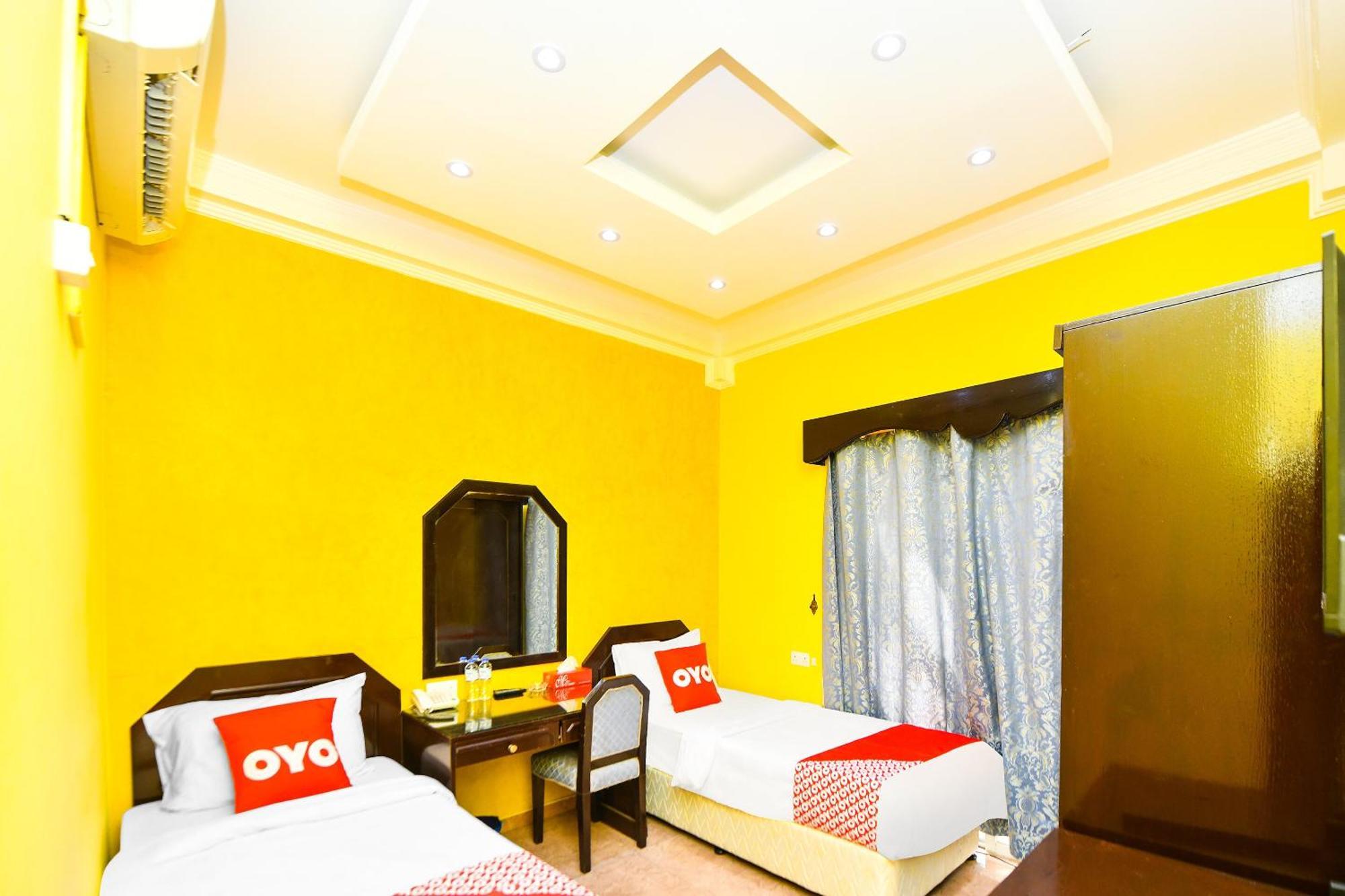 Oyo 137 Marina Hotel Маскат Экстерьер фото